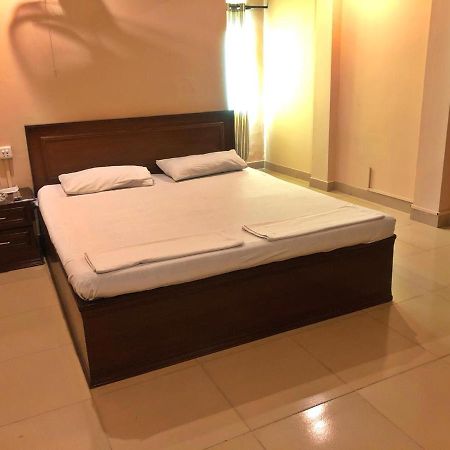 Babar House Hotel Faisalabad Luaran gambar