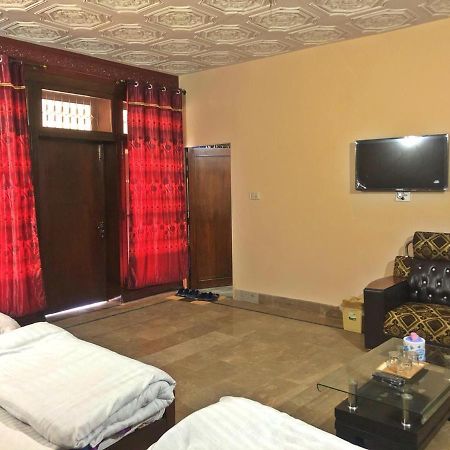 Babar House Hotel Faisalabad Luaran gambar