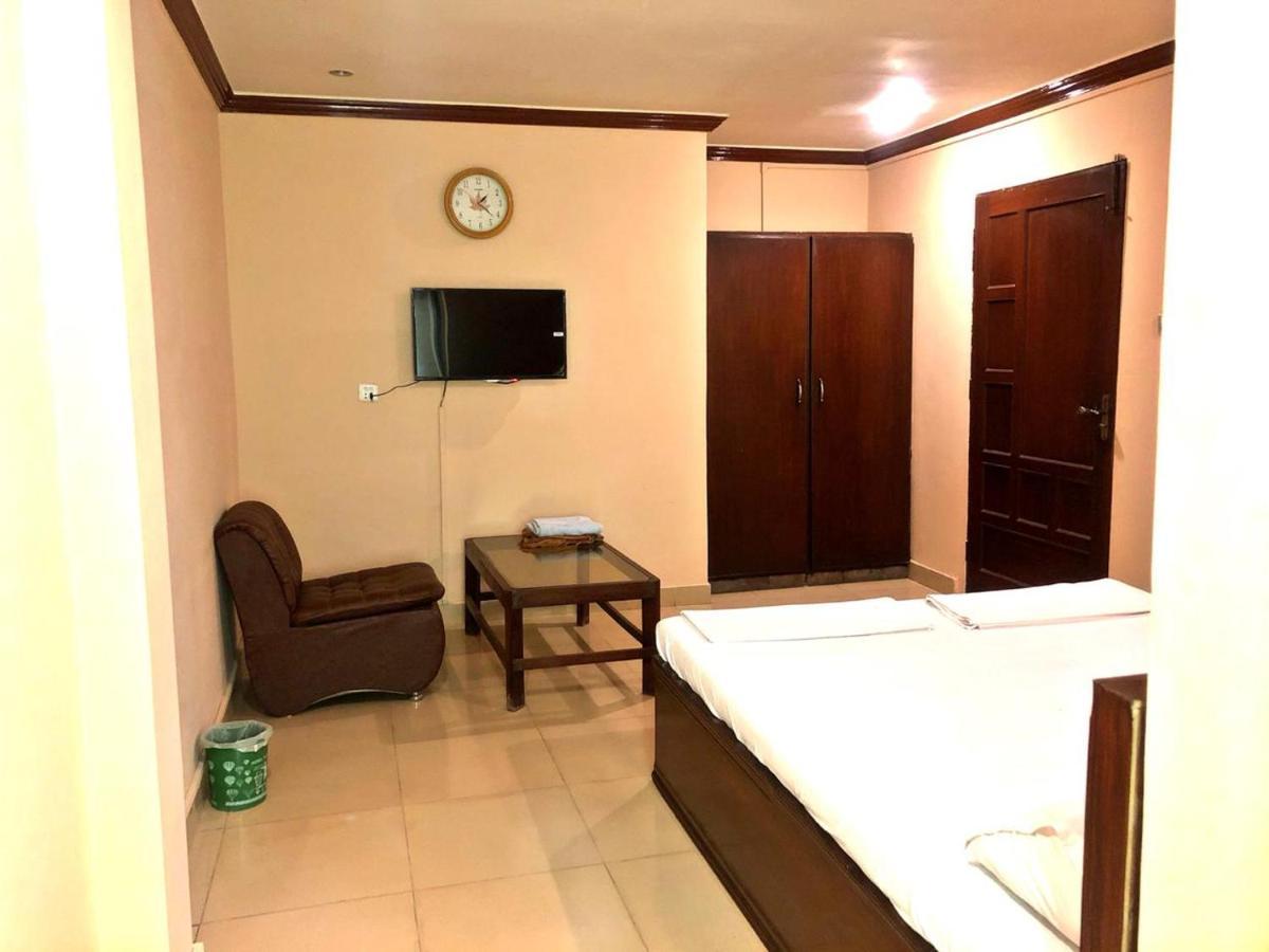 Babar House Hotel Faisalabad Luaran gambar