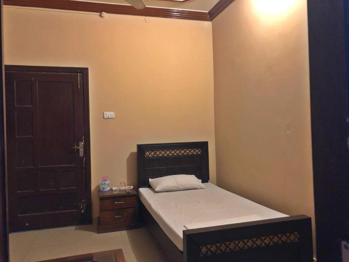 Babar House Hotel Faisalabad Luaran gambar