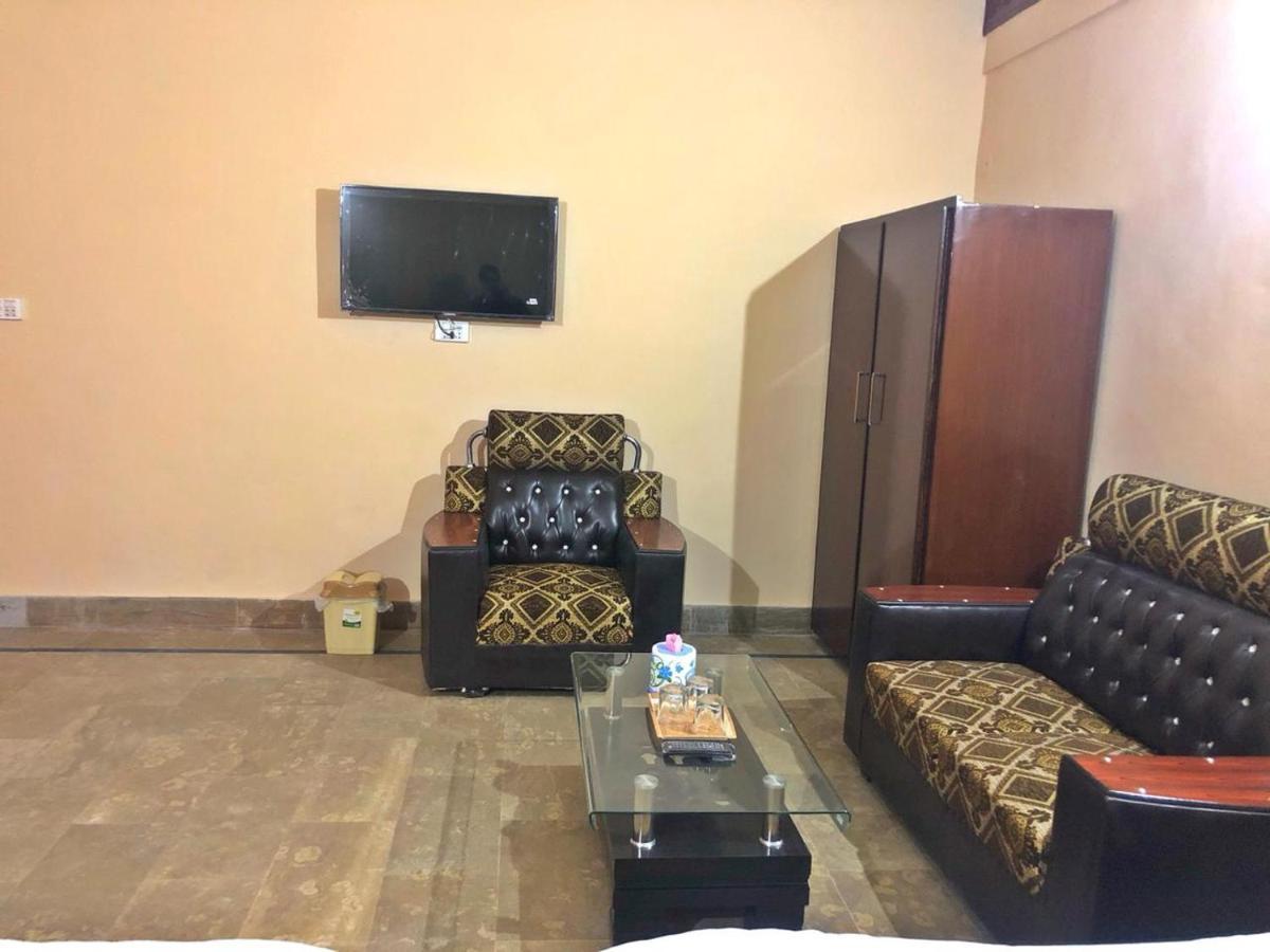 Babar House Hotel Faisalabad Luaran gambar
