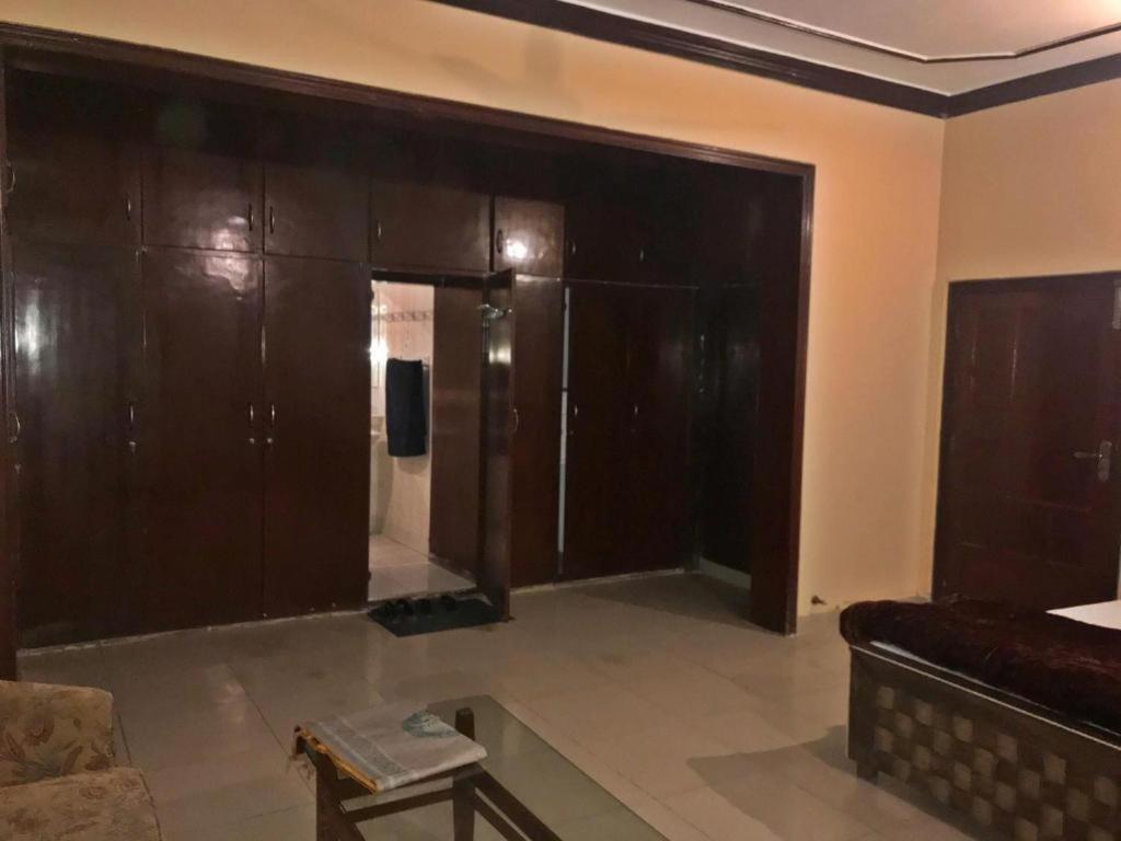 Babar House Hotel Faisalabad Luaran gambar