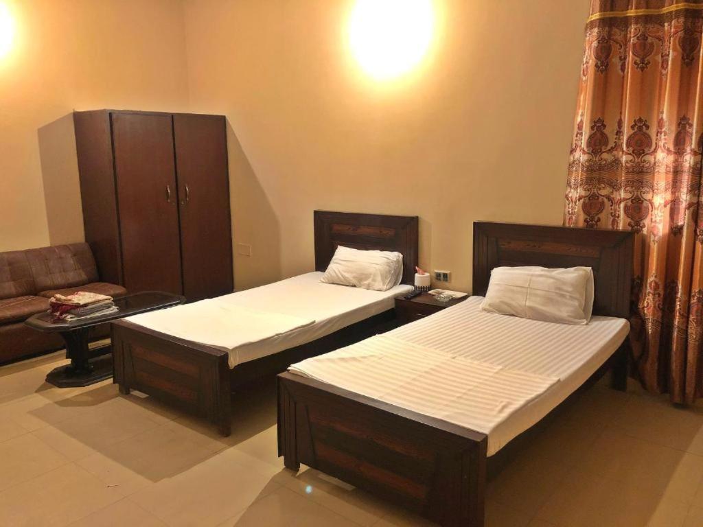 Babar House Hotel Faisalabad Luaran gambar