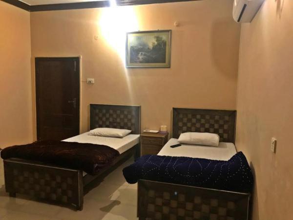 Babar House Hotel Faisalabad Luaran gambar