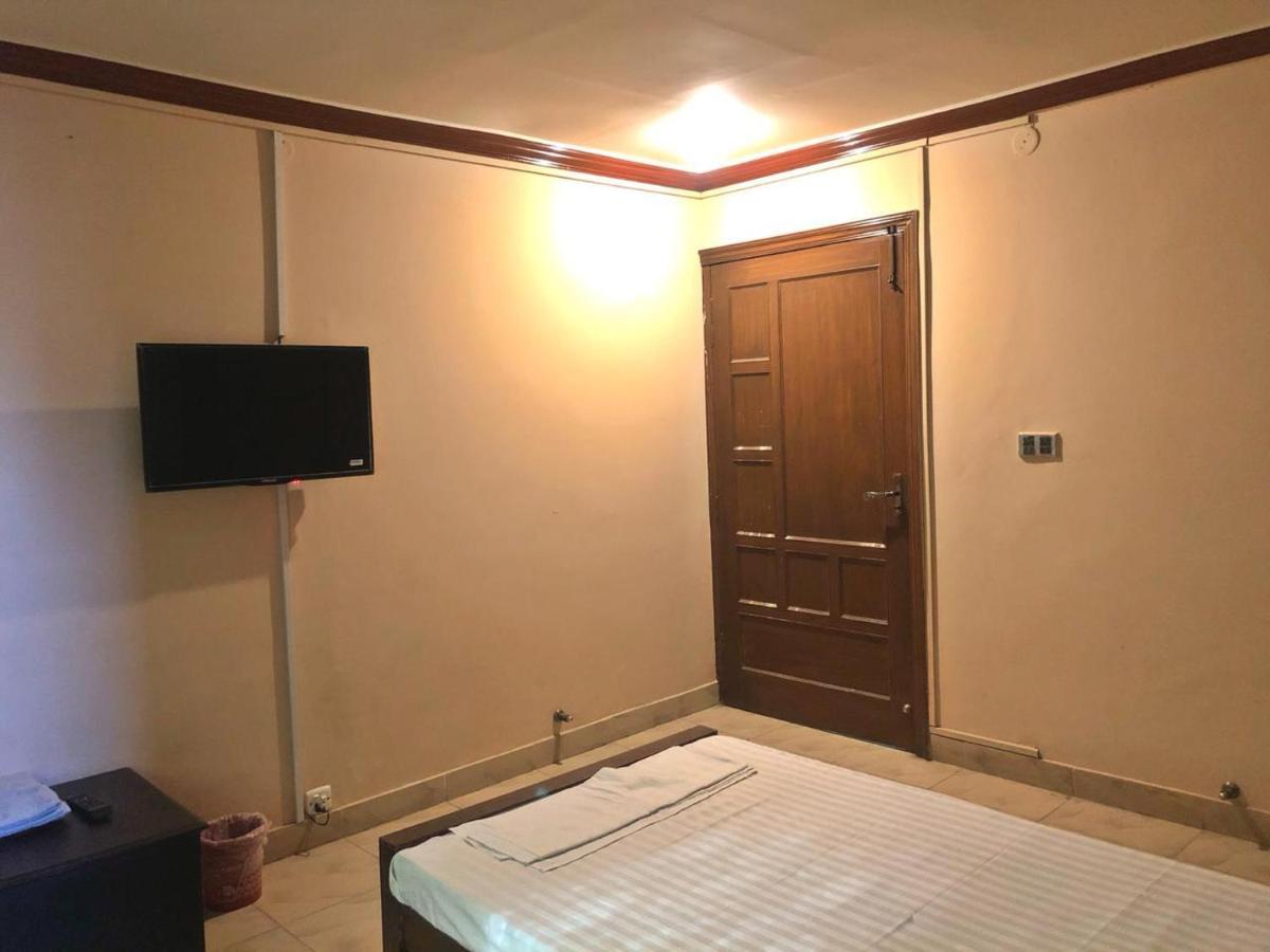 Babar House Hotel Faisalabad Luaran gambar