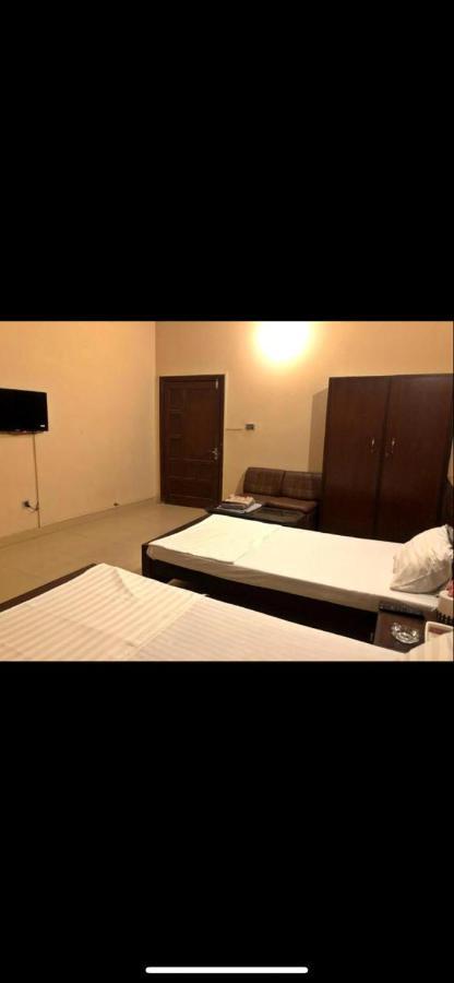 Babar House Hotel Faisalabad Luaran gambar